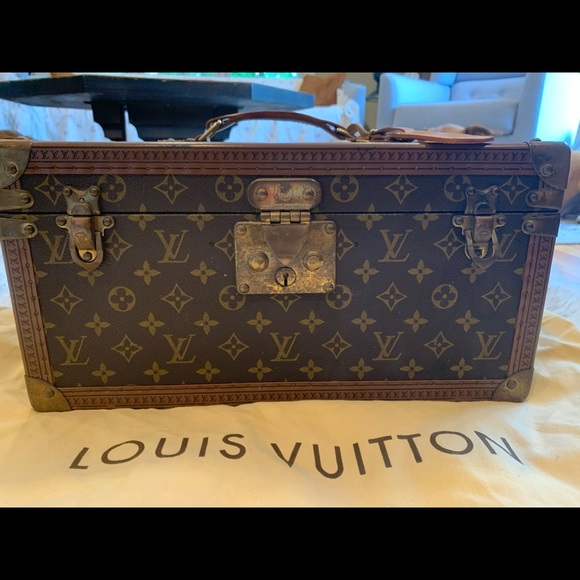 Louis Vuitton Makeup Trunk - Picture 3 of 8